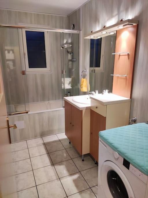 Appartement 76M2 Lumineux Centre Ville Garage Prive 3Ieme Etage Sans Ascenseur Fougères Exteriör bild